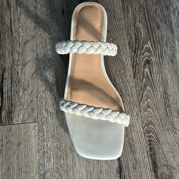 Sincerely Jules bone colored sandals. Size 7 - Picture 4 of 5